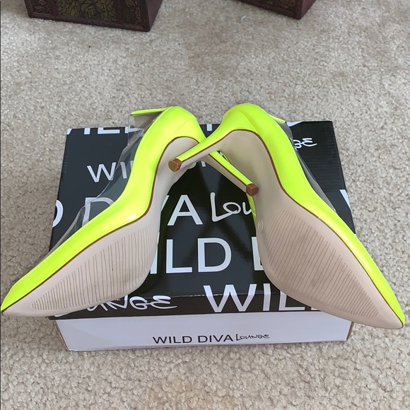 NWOT Neon Yellow/Clear Patent HEELS 👠 - Picture 4 of 8